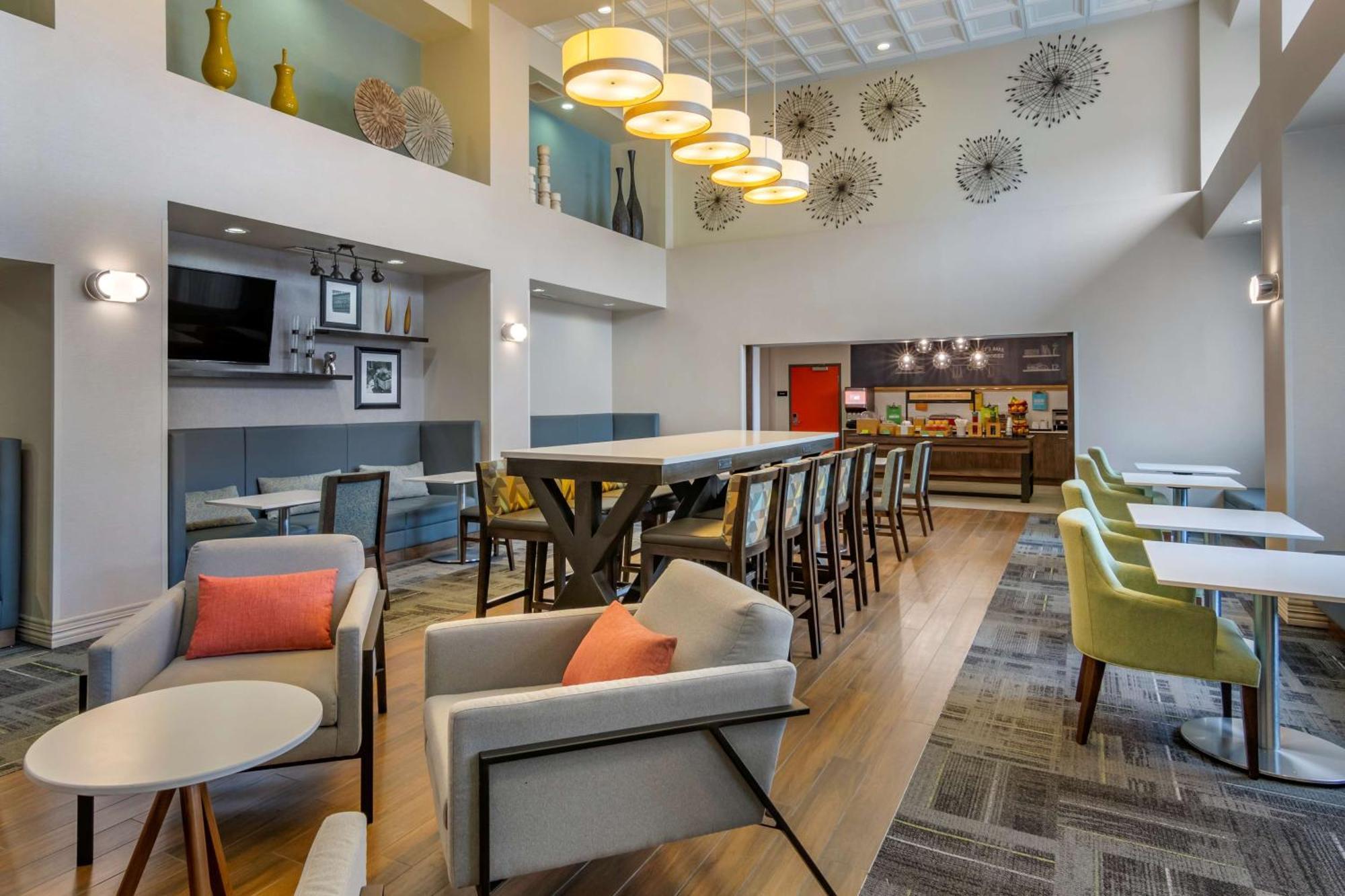 Hampton Inn & Suites Edmonton/West Экстерьер фото