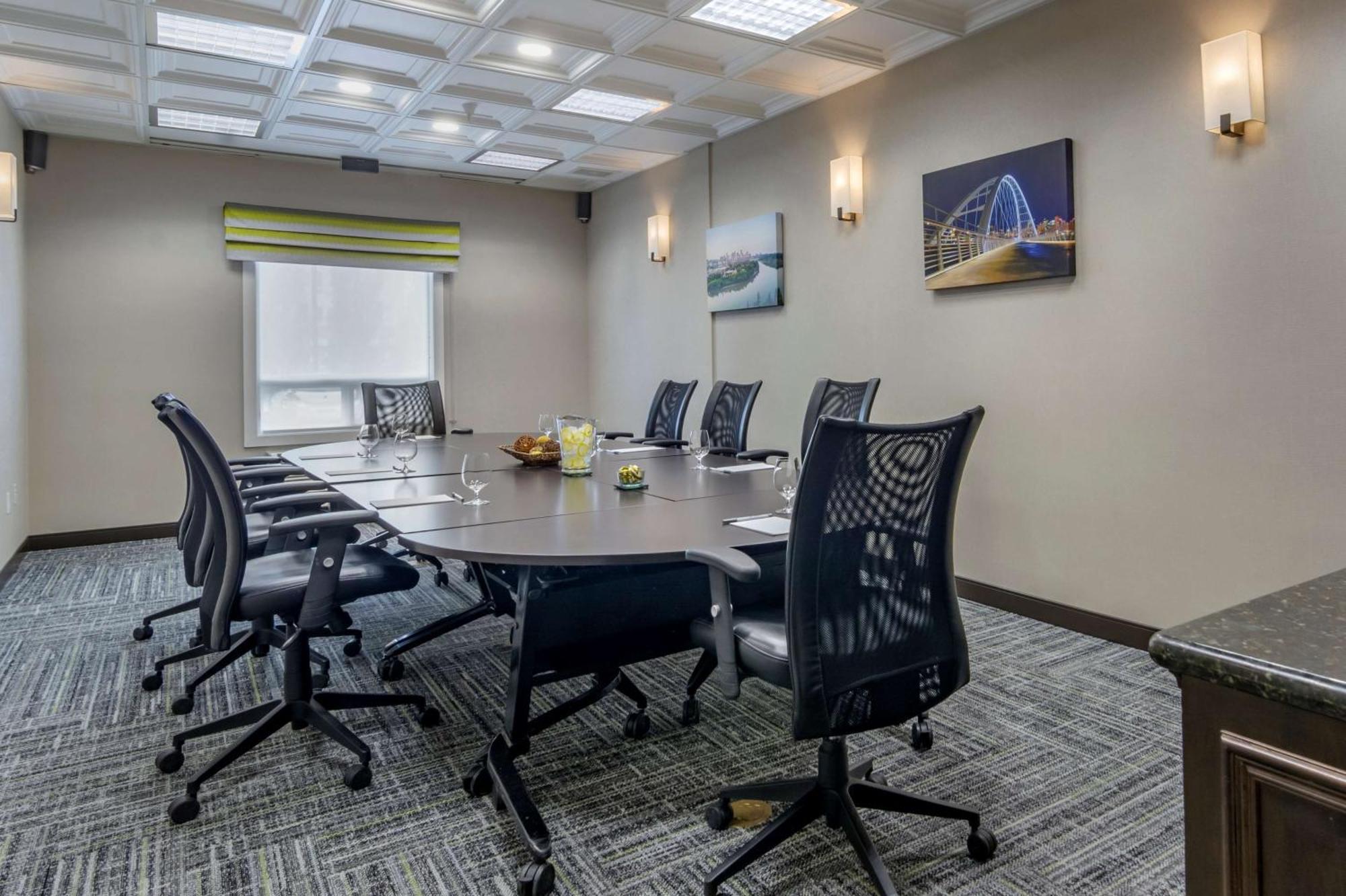 Hampton Inn & Suites Edmonton/West Экстерьер фото