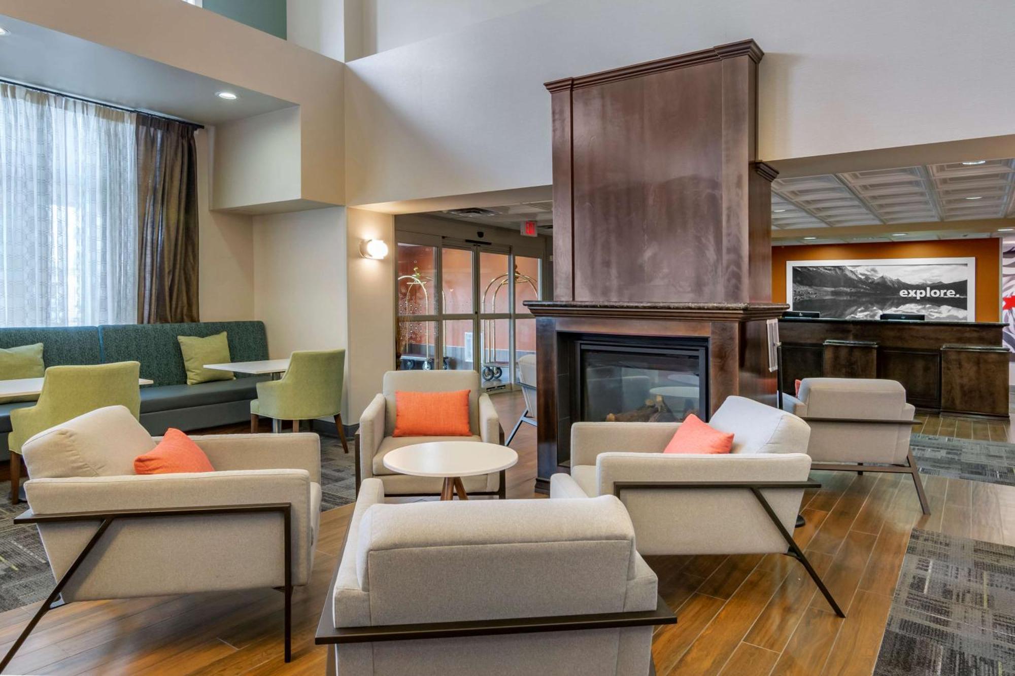 Hampton Inn & Suites Edmonton/West Экстерьер фото
