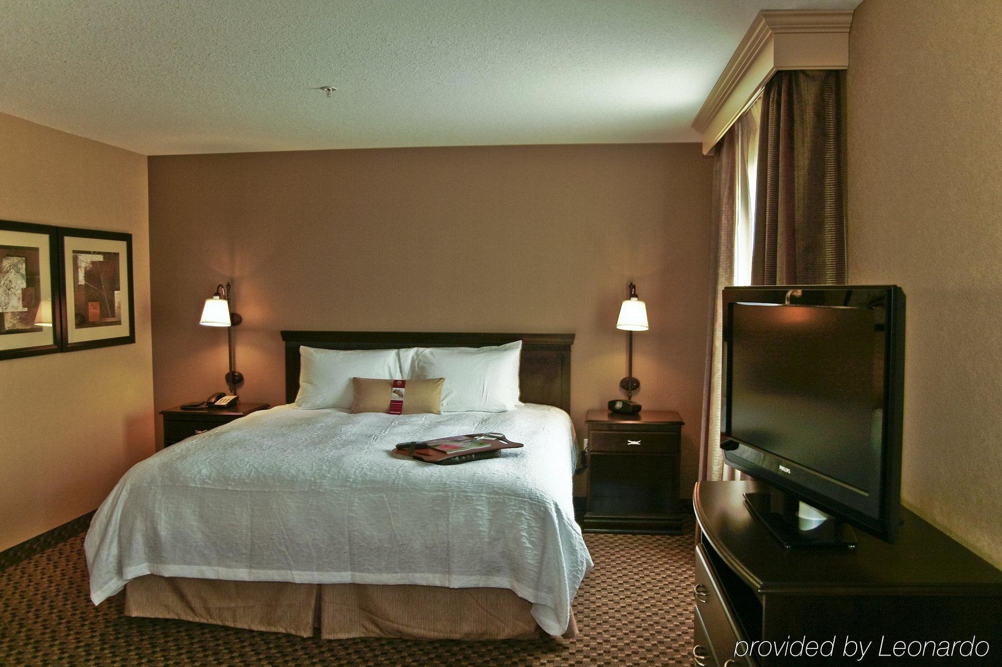 Hampton Inn & Suites Edmonton/West Номер фото