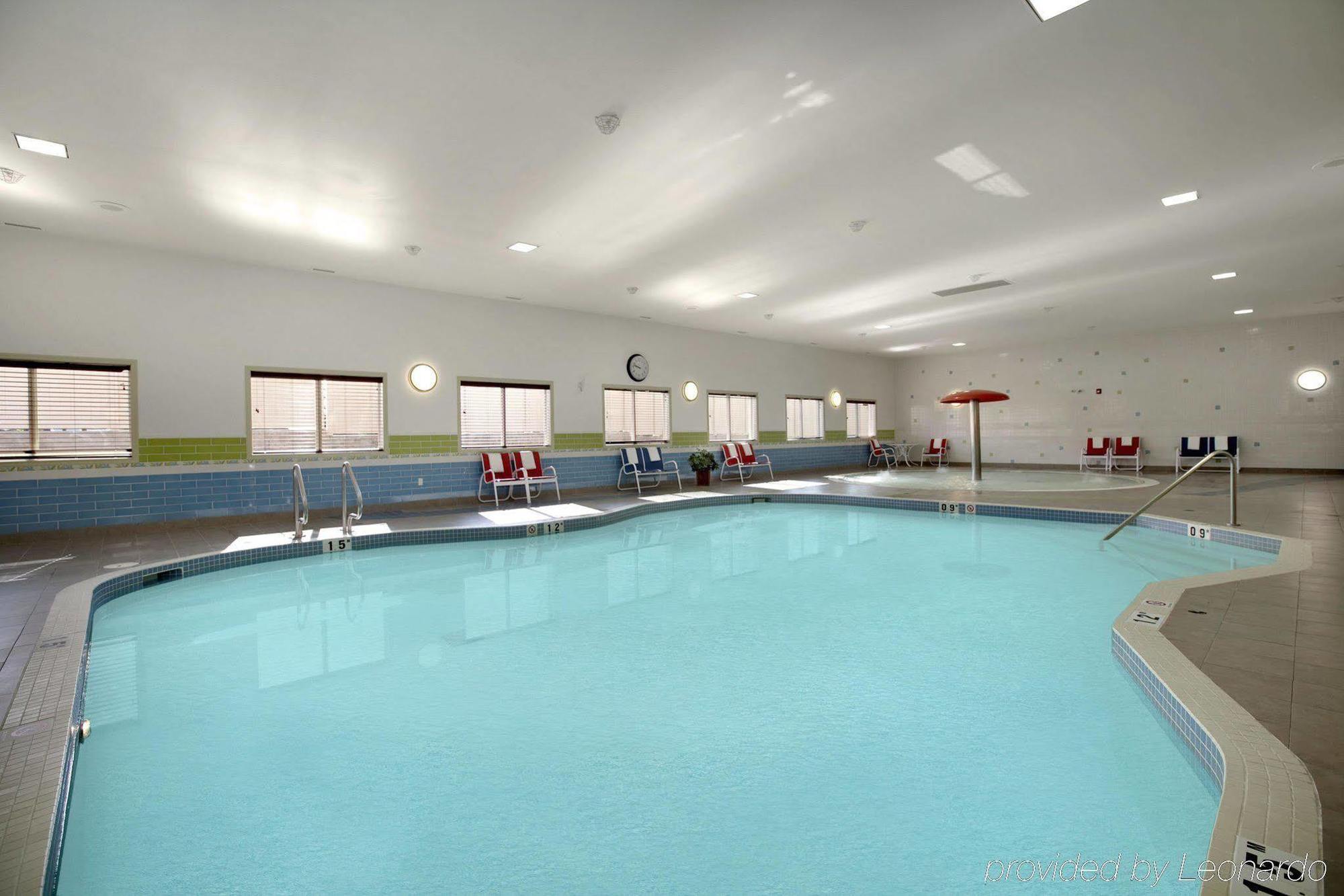 Hampton Inn & Suites Edmonton/West Экстерьер фото