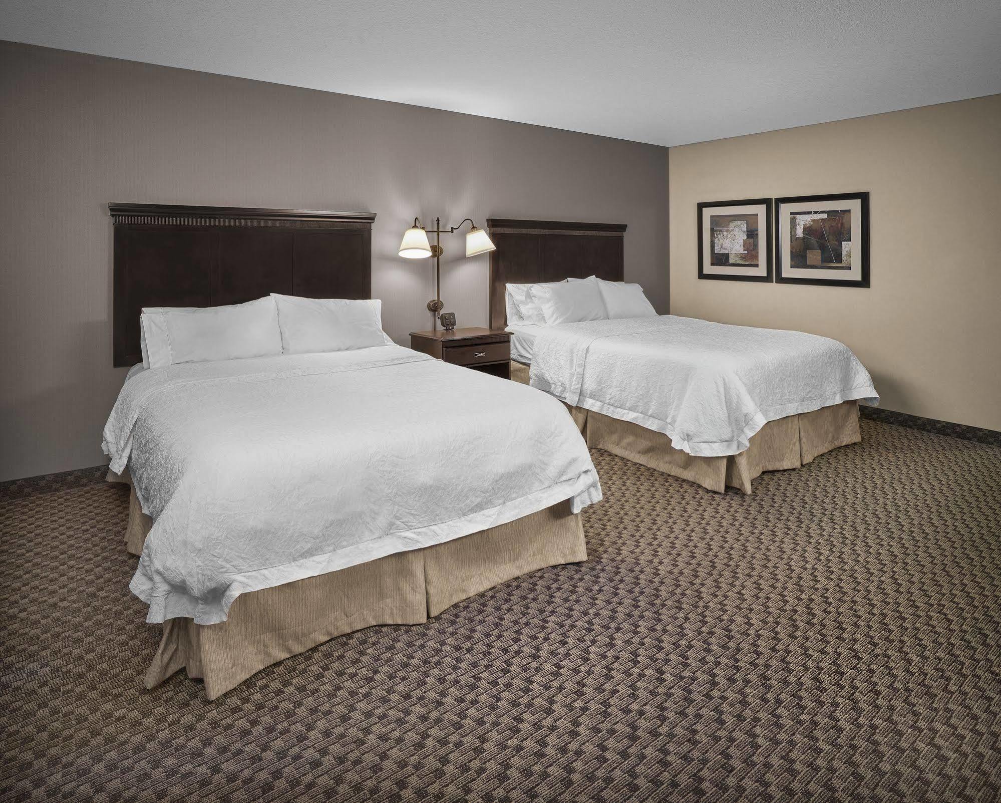 Hampton Inn & Suites Edmonton/West Экстерьер фото