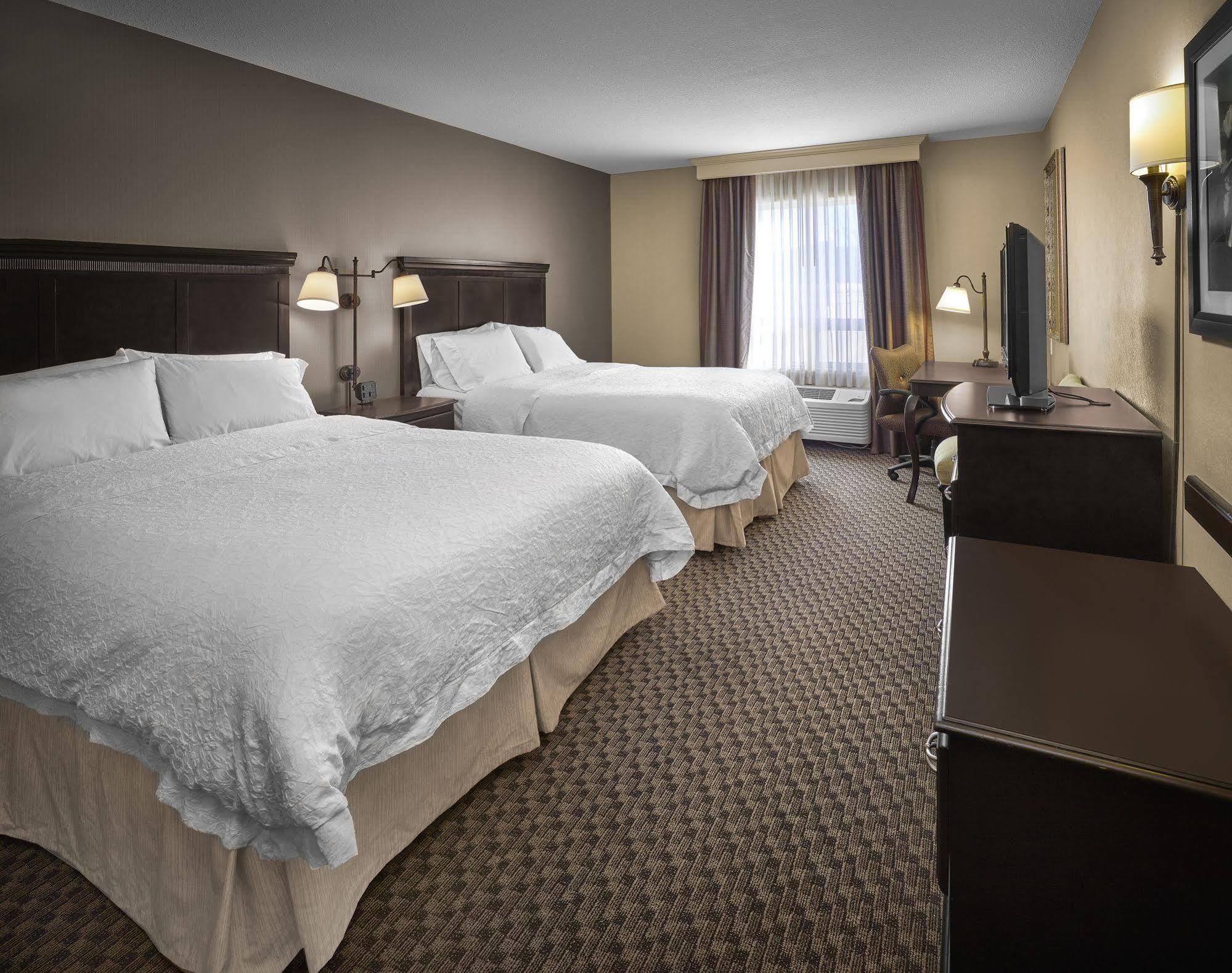 Hampton Inn & Suites Edmonton/West Экстерьер фото