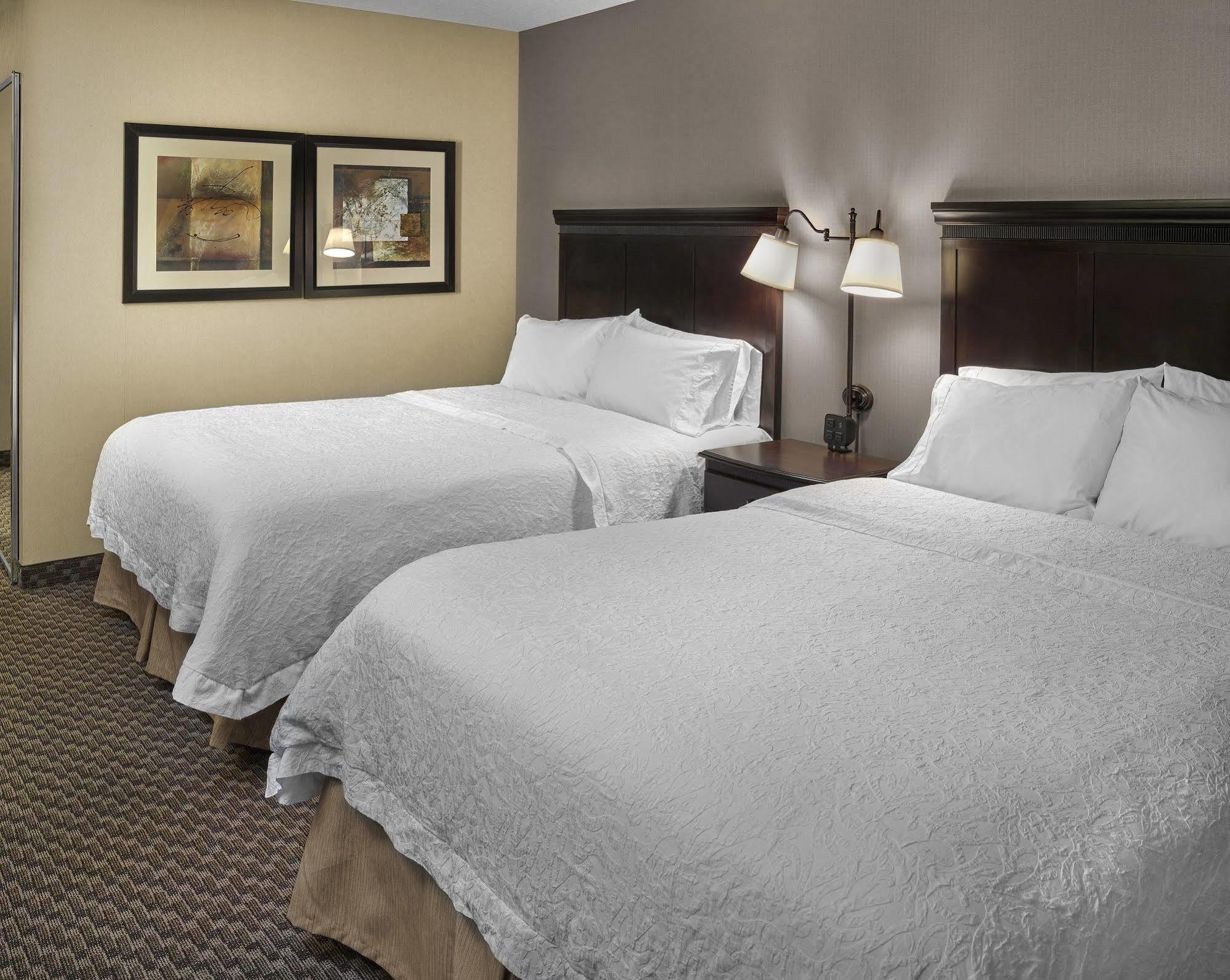 Hampton Inn & Suites Edmonton/West Экстерьер фото